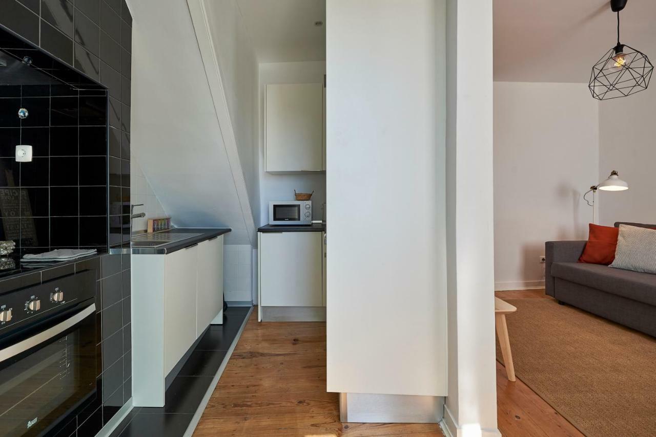 Charming Apartment Em Belem-Books And Canvas Lisbon Bagian luar foto