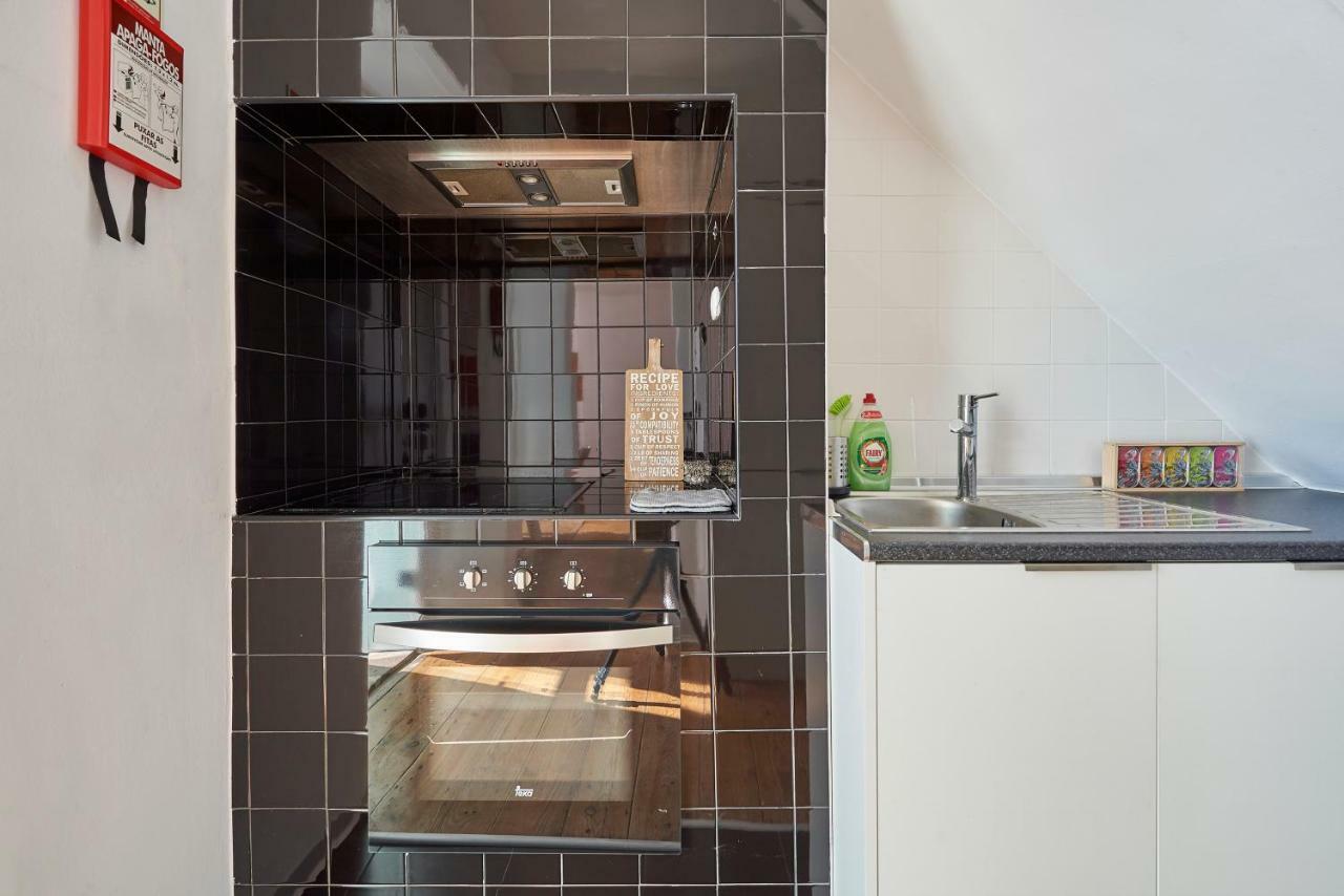 Charming Apartment Em Belem-Books And Canvas Lisbon Bagian luar foto