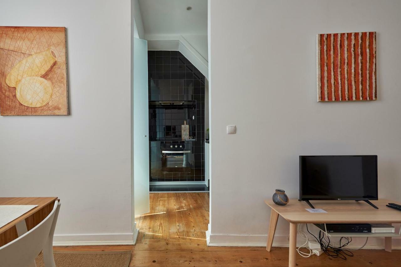 Charming Apartment Em Belem-Books And Canvas Lisbon Bagian luar foto