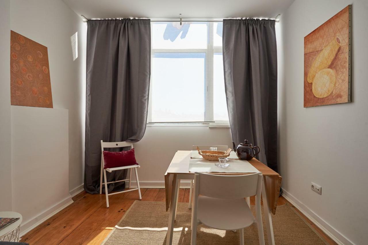 Charming Apartment Em Belem-Books And Canvas Lisbon Bagian luar foto