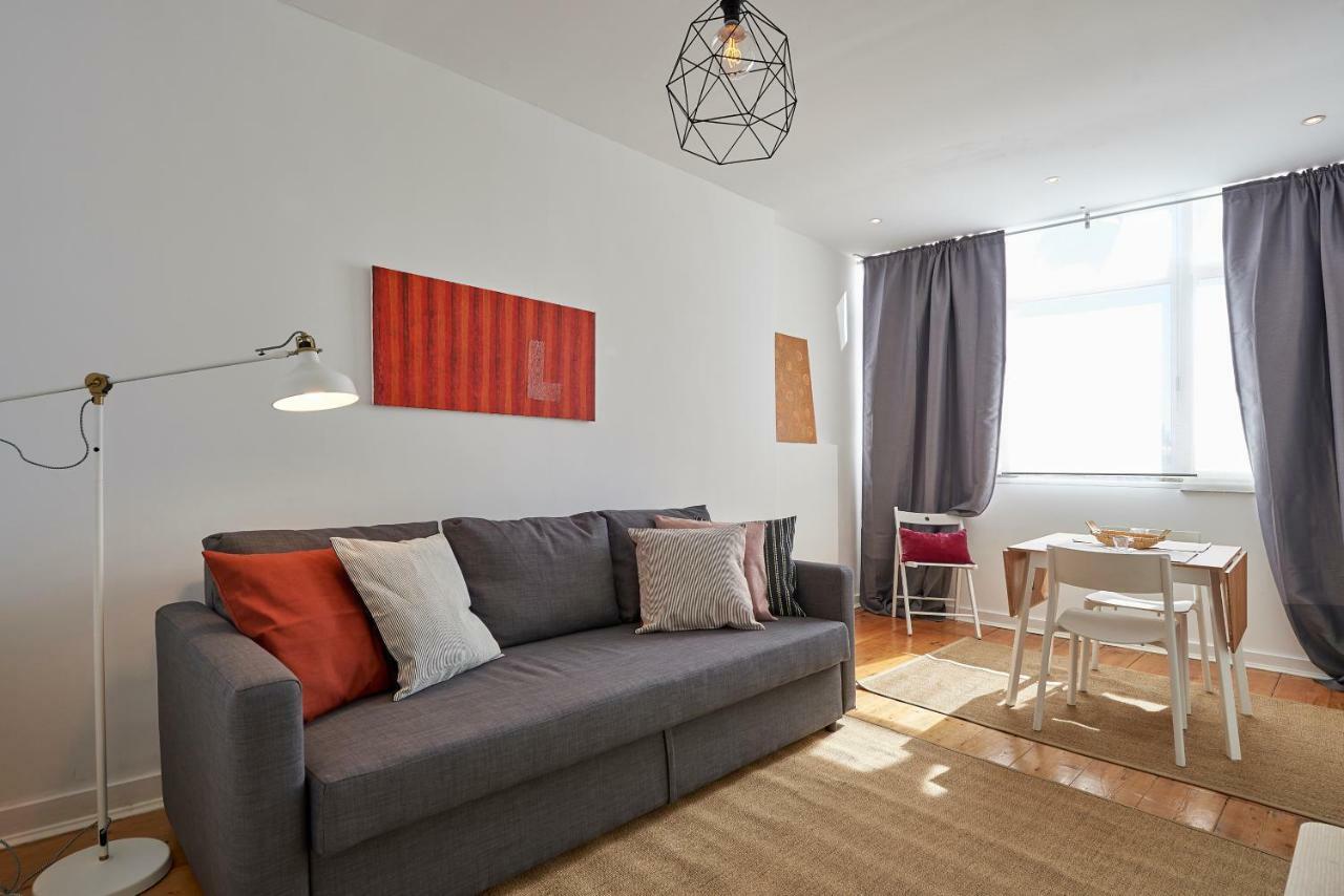 Charming Apartment Em Belem-Books And Canvas Lisbon Bagian luar foto