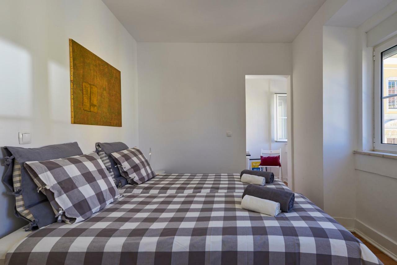 Charming Apartment Em Belem-Books And Canvas Lisbon Bagian luar foto