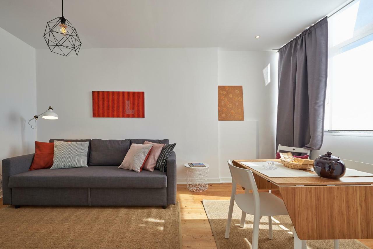 Charming Apartment Em Belem-Books And Canvas Lisbon Bagian luar foto