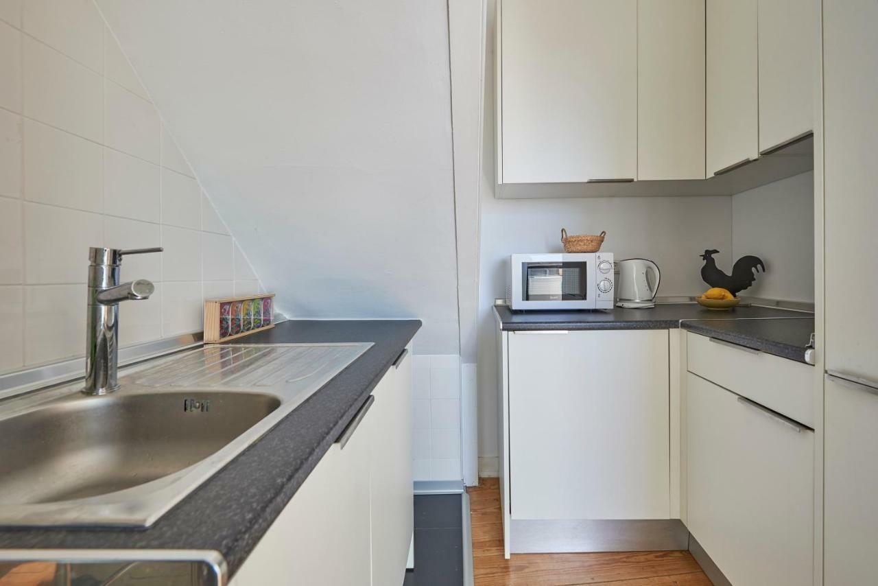 Charming Apartment Em Belem-Books And Canvas Lisbon Bagian luar foto