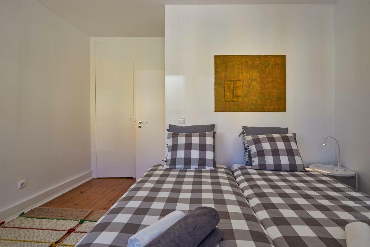 Charming Apartment Em Belem-Books And Canvas Lisbon Bagian luar foto