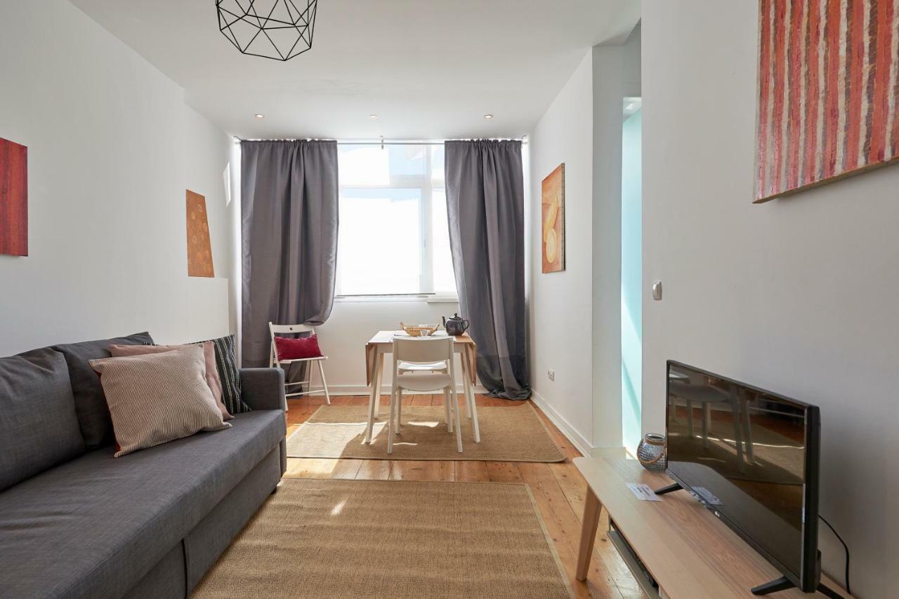 Charming Apartment Em Belem-Books And Canvas Lisbon Bagian luar foto