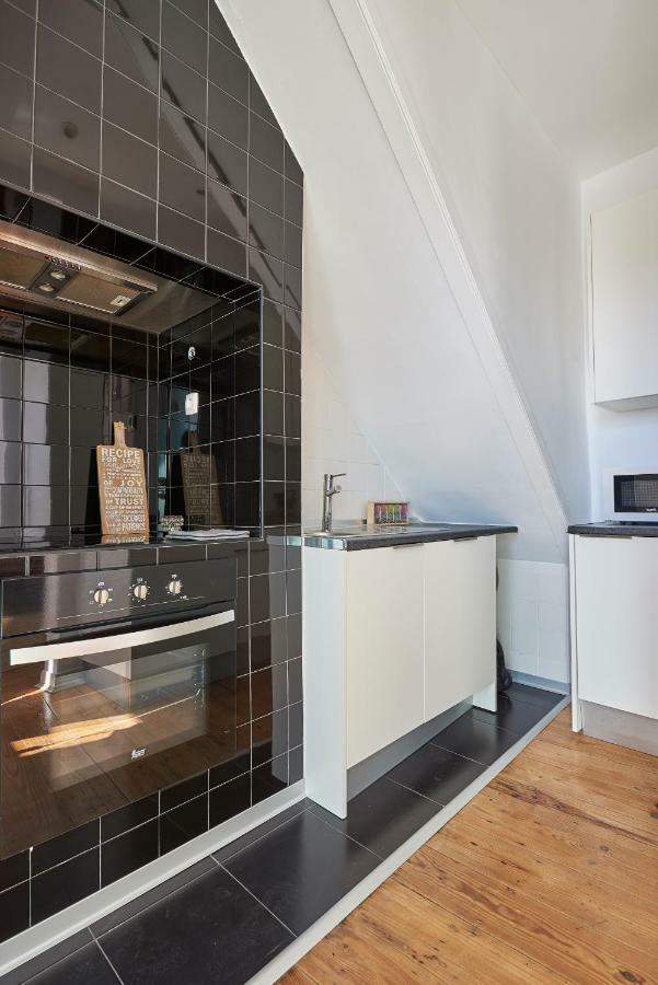 Charming Apartment Em Belem-Books And Canvas Lisbon Bagian luar foto