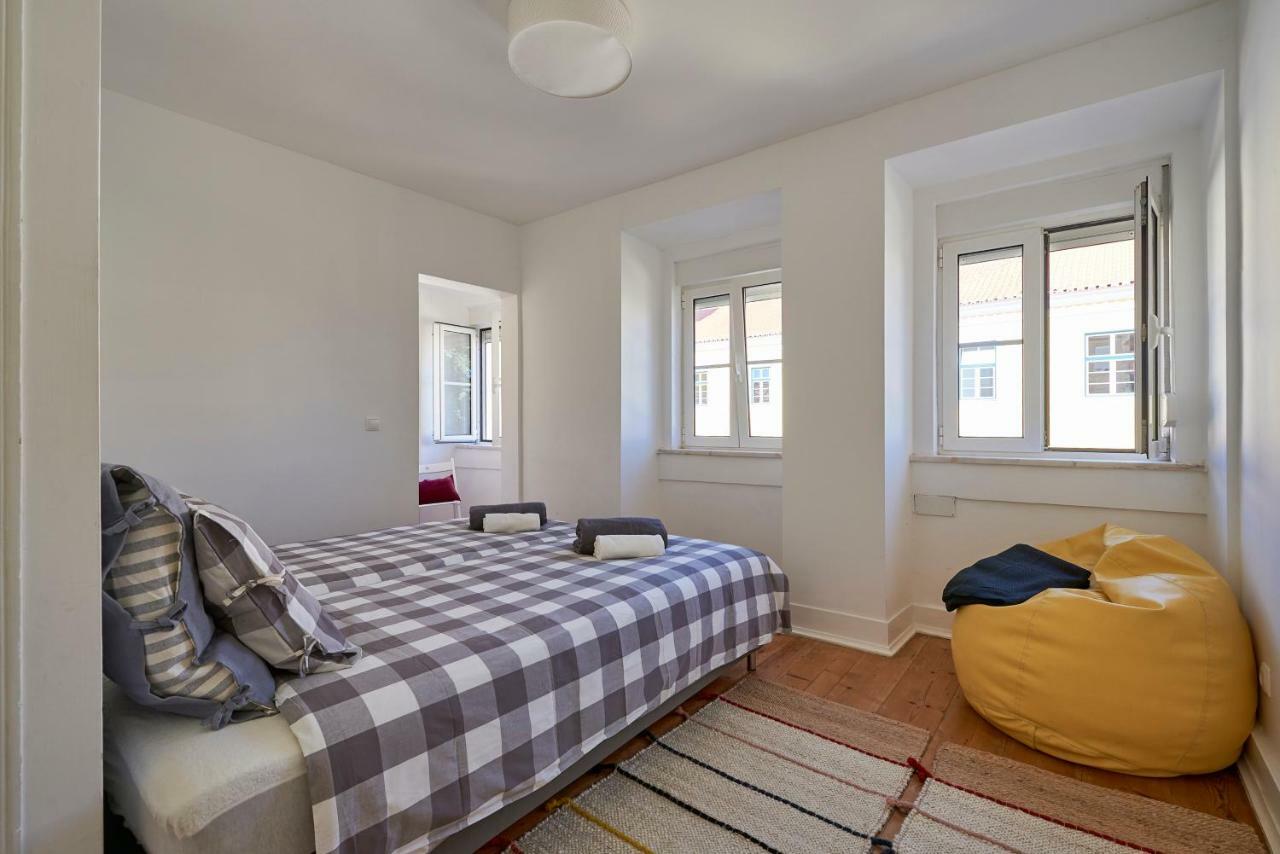 Charming Apartment Em Belem-Books And Canvas Lisbon Bagian luar foto